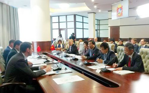 Đại sứ Nguyễn Thanh Sơn làm việc với lãnh đạo tỉnh Moscow về hợp tác đầu tư.
