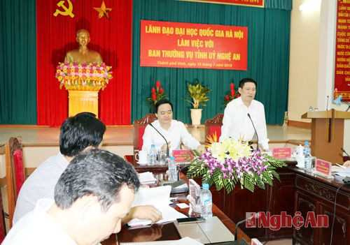 Đồng chí Hồ Đức Phớc giới thiệu về đoàn làm việc về tình hình phát triển kinh tế xã hội Việt Nam trong nhiệm kỳ vừa qua. So với nhiệm kỳ trước, GDP bình quân đầu người năm 2015 tăng gần 2 lần soi với năm 2010