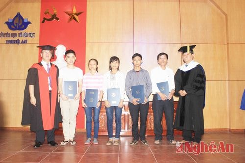 Trường Đại học Kyungdong trao học bổng 