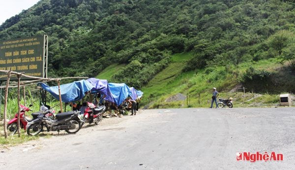 Cách bản Ngã 3 hơn 2km là ngã 3 rẽ về các xã Huồi Tụ - Mường Lống - Mỹ Lý. Tại đây có một 