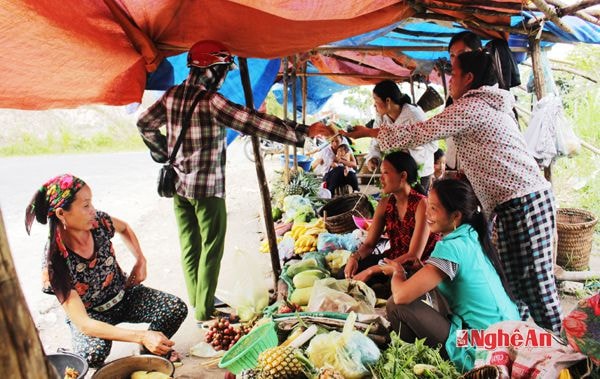 Hàng hóa vẫn là những thứ người dân tự sản xuất được.