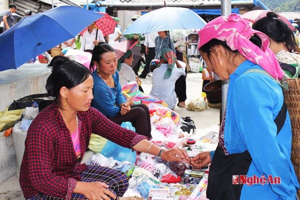 Người già thích mua vòng tay