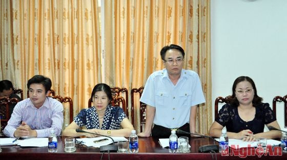 Đồng chí Nguyễn Chí Nhâm - Chánh Thanh tra tỉnh báo cáo tình hình tiếp công dân và giải quyết đơn thư của công dân