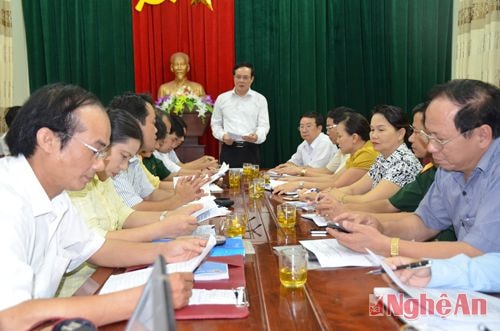 Đồng chí Lê Bá Trình - Phó Chủ tịch Uỷ ban Trung ương MTTQ Việt Nam đánh giá cao những nỗ lực của Ban rà soát thị xã  Cửa Lò trong thực hiện rà soát theo Chỉ thị số 23/CT-TTg của Thủ tướng Chính phủ. Kết quả của cuộc rà soát là cơ sở để các cấp, các ngành liên quan thực hiện bổ sung, sửa đổi chính sách ưu đãi người có công.
