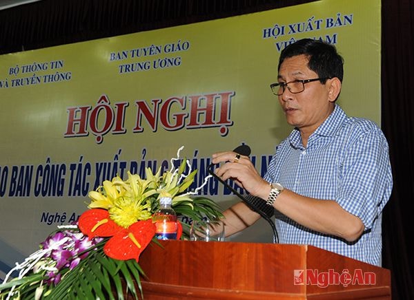 Đồng chí Chu Hòa - Cục trưởng Cục xuất bản in và phát hành phát biểu tại hội nghị.