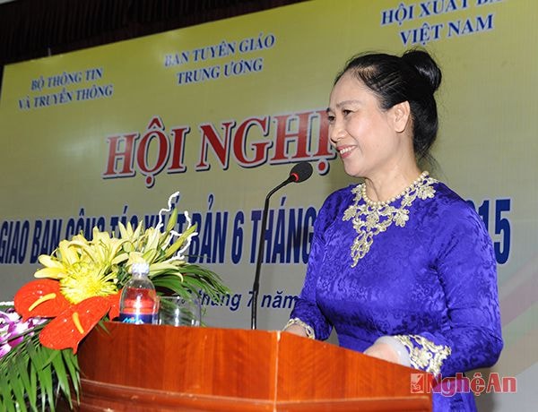 Đồng chí Đinh Thị Lễ Thanh phát biếu chào mừng