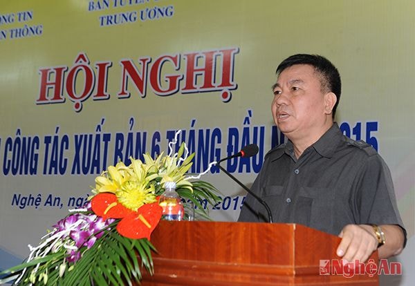Đồng chí Đỗ Quý Doãn - Chủ tịch Hội xuất bản phát biểu tại hội nghị.