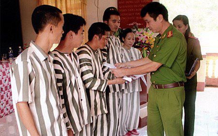 Trao quyết định đặc xá cho các phạm nhân - Ảnh minh họa