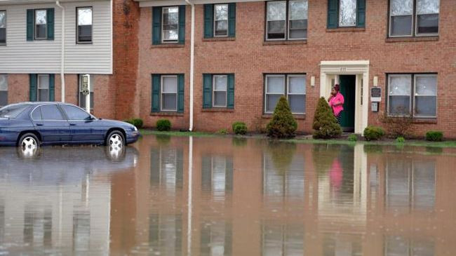 Ngập lụt tại Louisville, bang Kentucky hồi đầu tháng 4 (Ảnh: AP/Timothy D. Easley)