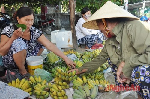  Chợ Phù Xá - Hưng Xá luôn tấp nập người bán, người mua - Đây là một trong những chợ được quy hoạch bài bản nhất trên con đường này