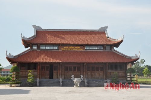 Cách đó không xa, Khu lưu niệm Cố Tổng Bí thư Lê Hồng Phong - một trong những dự án trọng điểm của tỉnh đã hoàn thành. Nơi đây đã trở thành điểm du lịch văn hóa tâm linh của nhân dân trong tỉnh, trong nước