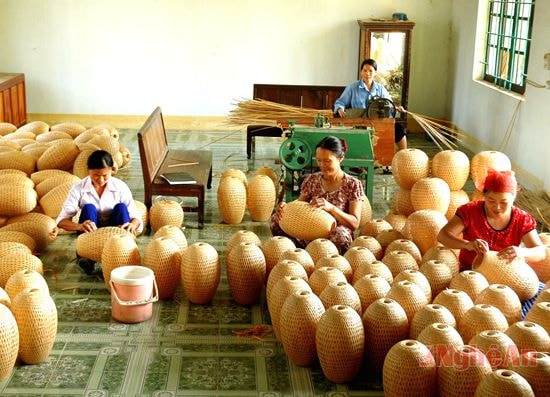 Làng nghề mây tre đan ở xã Quỳnh Diễn (Quỳnh Lưu). Ảnh: Trần Cảnh Yên