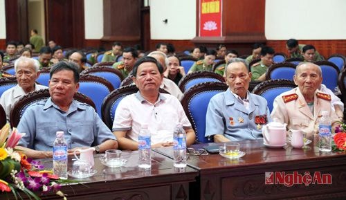 Các đồng chí nguyên là lãnh đạo Công an tỉnh dự buổi gặp mặt.