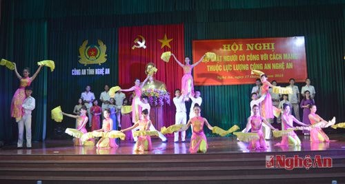 Tiết mục văn nghệ chào mừng buổi lễ.