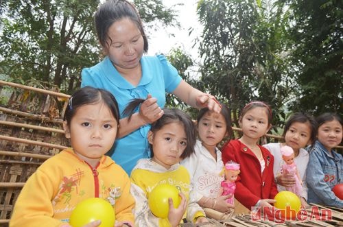 Trẻ em ở xã Tam Đình, huyện Tương Dương. Ảnh: Nguyên Khoa 