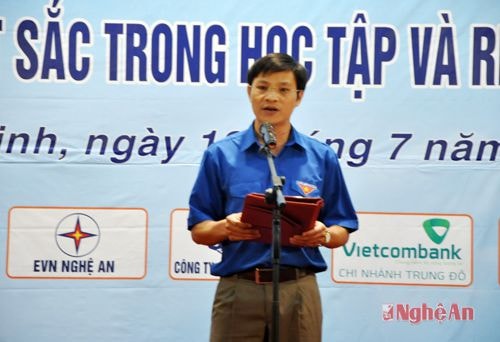 Đồng chí Nguyễn Kiều Hưng- Bí thư Đoàn Khối doanh nghiệp Nghệ An khai mạc buổi lễ