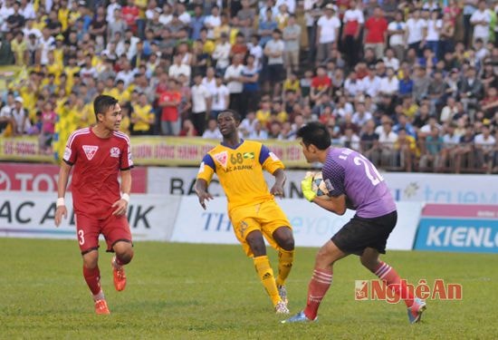 Ngoại binh Baba đang có phong độ cao và chính anh là người đã có bàn thắng mở tỷ số. Trận đấu trước, Baba cũng ghi được bàn thắng quan trọng trên sân Đồng Nai.