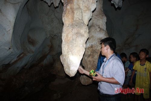 Âm thanh của nhũ đá khi gõ vào giống như điệu cồng, chiêng.