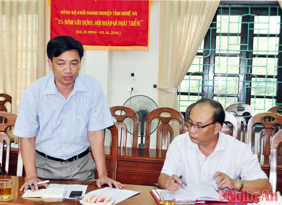 Đồng chí Trần Hữu Nghĩa - Trưởng phòng Chính trị - Xây dựng Đảng chia sẻ dự kiến những nội dung tuyên truyền trên Báo Nghệ An