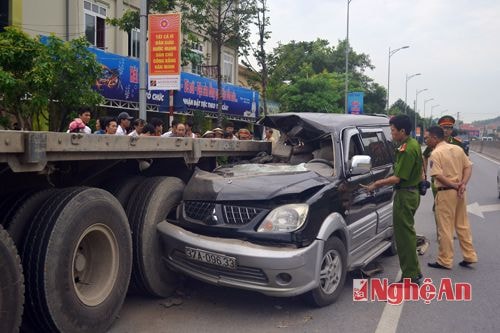 Hiện trường xảy ra tai nạn khiến 8 người thương, vong.