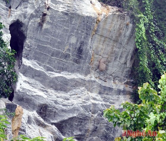 Để nhận diện khu vực hang Bò từ xa,