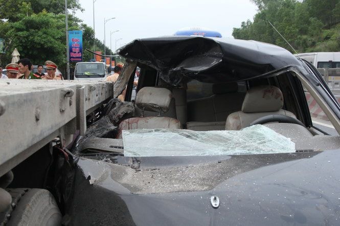 Hiện trường vụ TNGT làm 3 người chết, 4 người bị thương nặng xảy ra sáng 19- 7 tại huyện Hà Trung (Thanh Hóa) - Ảnh: Hà Đồng.