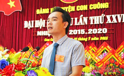 Đại biểu Võ Đình Thành, Bí thư Đảng ủy xã Thạch Ngàn phát biểu tham luận tại đại hội.