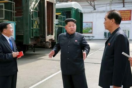 Nhà lãnh đạo Triều Tiên Kim Jong Un thị sát một khu phức hợp tại Bình Nhưỡng. Ảnh: Reuters/KCNA.