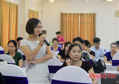 Bà Ngô Thị Nguyệt - Phó trưởng phòng Giáo dục  Thành phố Vinh chia sẻ về những khó khăn, bất cập trong quá trình thực hiện thông tư 30 ở các trường học tại thành phố Vinh