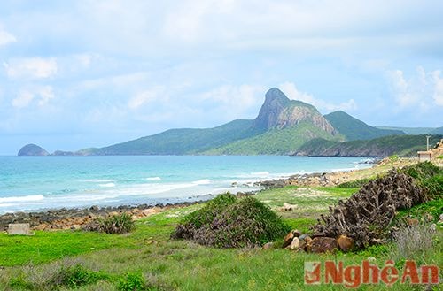 Bãi Nhát, nơi tù nhân vượt ngục kết bè, trốn về đất liền. Nếu trốn vào mùa Đông khi có gió Đông Bắc thổi về phía đất liền, trong vòng 30 tiếng bè sẽ cập bờ. Nhưng chỉ rất ít nguời trốn thoát, hầu như đều bị bắt lại và tra tấn dã man hơn.