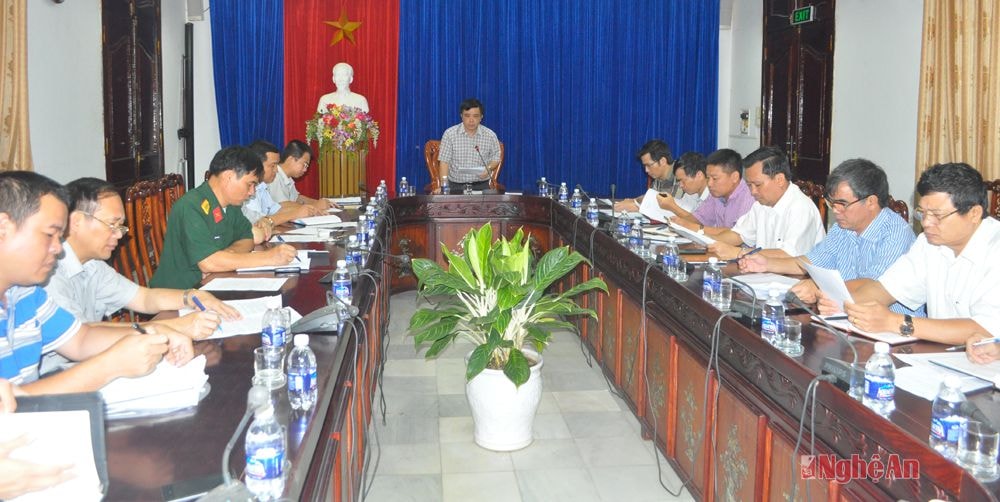 Đồng chí Huỳnh Thanh Điền - Phó chủ tịch UBND tỉnh chủ trì buổi làm việc