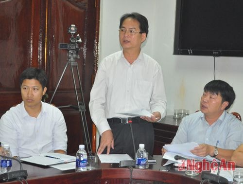 Lãnh đạo Sở Tài nguyên - Môi trường báo cáo kế hoạch sử dụng đất, chuyển đổi mục đích sử dụng đất và cấp mỏ
