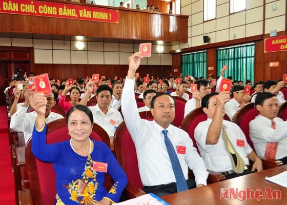 Đại hội đã biểu quyết thông qua danh sách bầu cử Ban Chấp hành Đảng bộ huyện, khóa XXVI, nhiệm kỳ 2015 - 2020 gồm 46 đồng chí