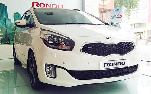 Tại thị trường Việt Nam, Rondo có 2 lựa chọn động cơ dầu 1.7 lít công suất cực đại 135 mã lực và động cơ xăng 2.0 lít công suất cực đại 150 mã lực.