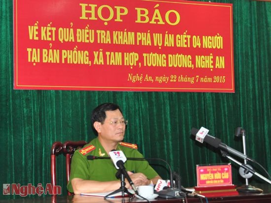 Đại tá Nguyễn Hữu Cầu - Giám đốc Công an tỉnh Nghệ An chủ trì buổi họp báo