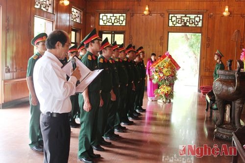  Đoàn đại biểu dâng hương, dâng hoa thành kính trước anh linh Chủ tịch Hồ Chí Minh tại Khu di tích Kim Liên
