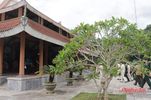 Nhà tưởng niệm Chủ tịch Hồ Chí Minh và các anh hùng liệt sỹ tại Nghĩa trang quốc gia Trường Sơn.
