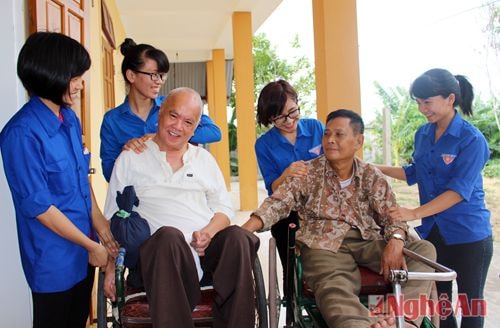 Những câu chuyện về đủ mọi đề tài trong cuộc sống, dưới góc nhìn hồn nhiên, hài hước của các bạn sinh viên đã giúp cho những thương, bệnh binh có thêm niềm vui trong cuộc sống.