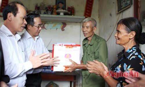 Gia đình ông 