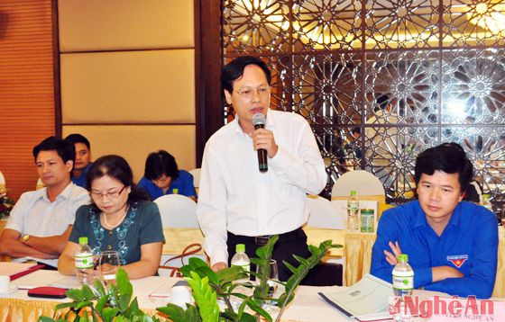 Đồng chí Nguyễn Mạnh Khôi - Phó trưởng ban Dân vận Tỉnh ủy đề xuất một số nội dung về một số nhiệm vụ trọng tâm của công tác dân vận chính quyền năm 2015 là tập trung đảm bảo cho đại hội Đảng các cấp diễn ra tốt đẹp
