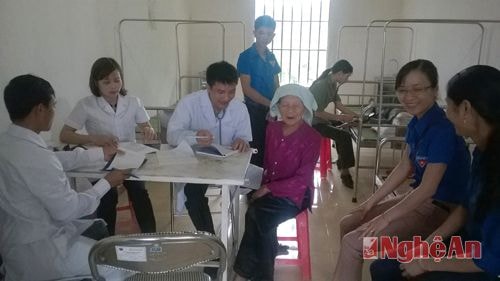  Đã có gần 50 lượt đối tượng chính sách được khám, cấp thuốc miễn phí trong dịp 27/7