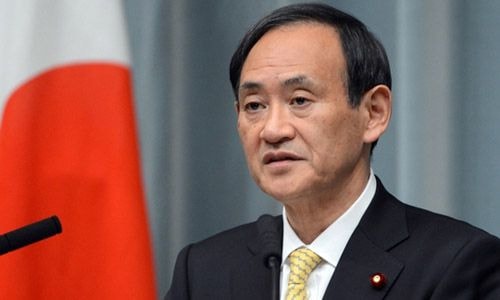 Sau khi công bố ảnh các giàn khoan trái phép, Chánh Văn phòng Nội các Nhật Bản Yoshihide Suga đã tuyên bố trước báo giới rằng hành động đơn phương của Trung Quốc rất đáng lên án. Theo ông Yoshihide, Tokyo đã nhiều lần phản đối nhưng Bắc Kinh vẫn không thiện chí nối lại các cuộc trao đổi về thực hiện thỏa thuận, và 