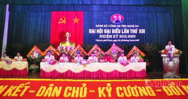 Đoàn chủ tịch điều hành Đại hội