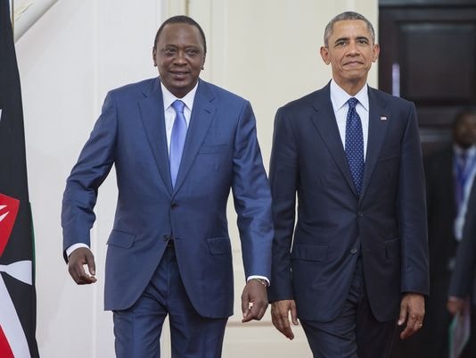 Tổng thống Mỹ Barack Obama (phải) và Tổng thống Kenya Uhuru Kenyatta. Nguồn: AP