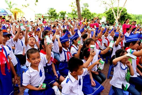 Chương trình quỹ sữa Vươn cao Việt Nam đã đem đến niềm vui cho các em trường tiểu học Đông Hiếu – TX Thái Hòa (Nghệ An).