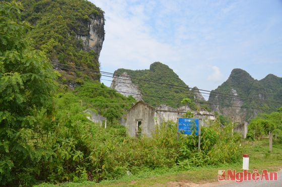 Ngược lên huyện Anh Sơn, đi quá trung tâm non 1km, người ta nói với chúng tôi, Di chỉ khảo cổ học nổi tiếng có tên Đồng Trương ở khu vực này.