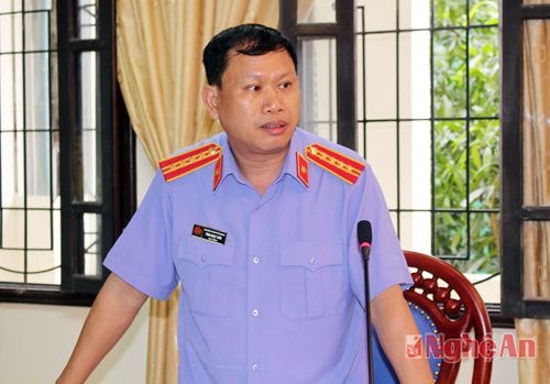 Ông Tăng Ngọc Tuấn - Viện trưởng Viện Kiểm sát nhân dân tỉnh Nghệ An báo cáo công tác kiểm sát tạm giữ, tạm giam trên địa bàn.
