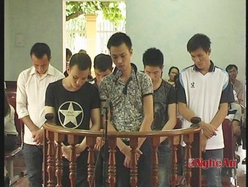 Các bị cáo tạo phiên tòa