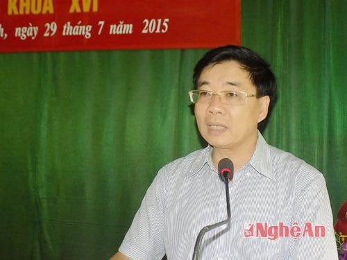 Đồng chí Nguyễn Minh Thông - Ủy viên  Ban Thường vụ Tỉnh ủy - Trưởng Ban Nội  chính  trả lời những thắc mắc của cử tri