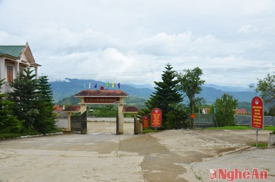 Trụ sở của Đoàn Kinh tế - Quốc phòng 4 đóng chân dưới đỉnh Phù Xai Lai Leng,nơi ngút ngàn mây phủ. Đoàn có các đơn vị sản xuất nằm rải trên địa bàn 8 xã thuộc hai huyện Kỳ Sơn và Quế Phong
